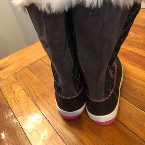 Girls totes boots
